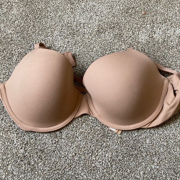 SKIMS Other - Skims T-Shirt Bra Size 36C NWT